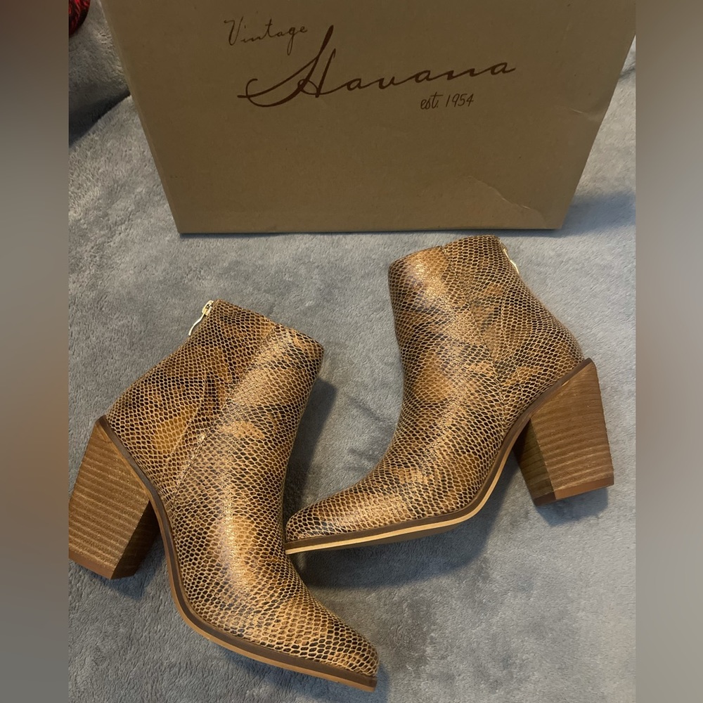 ❤️‍🔥Vintage Havana Rook Bootie❤️‍🔥 - Picture 3 of 5